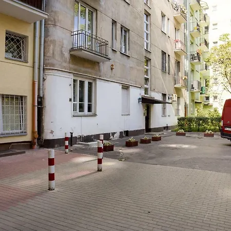 Powisle Superior By Bookinghost