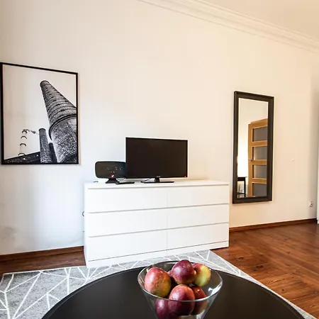 Powisle Superior By Bookinghost