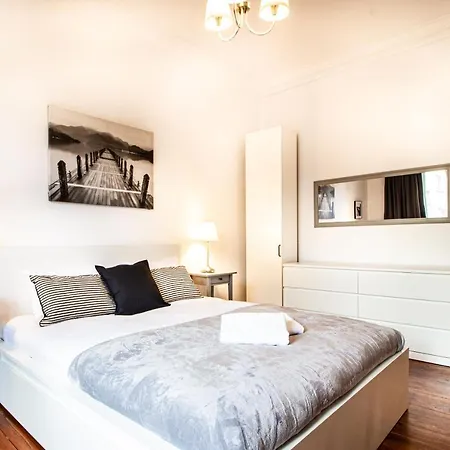 Daire Powisle Superior By Bookinghost