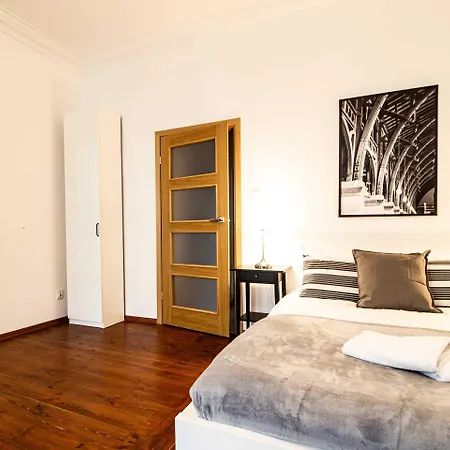 Daire Powisle Superior By Bookinghost