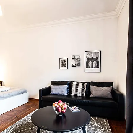 Powisle Superior By Bookinghost * Varşova