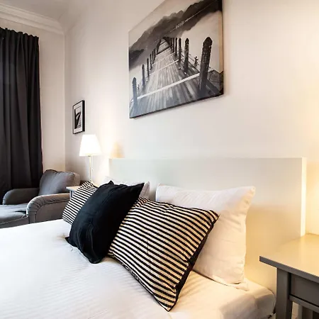 Daire Powisle Superior By Bookinghost