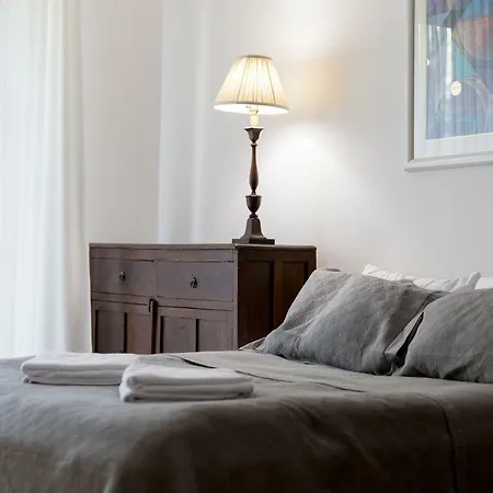 Powisle Superior By Bookinghost * Varşova