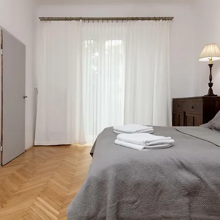 Powisle Superior By Bookinghost *